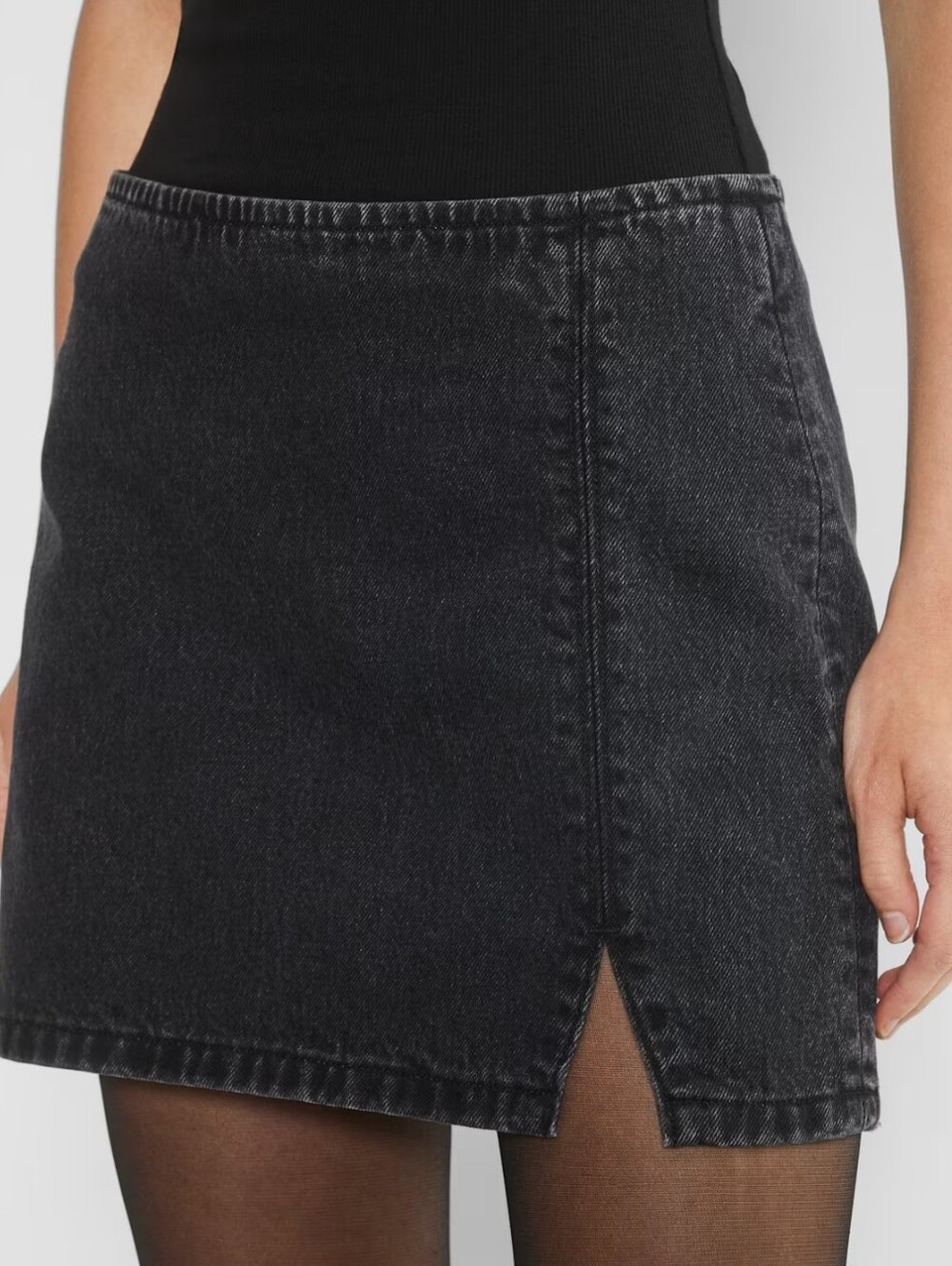 Aritzia |  Denim Forum '90s Mini Denim Skirt